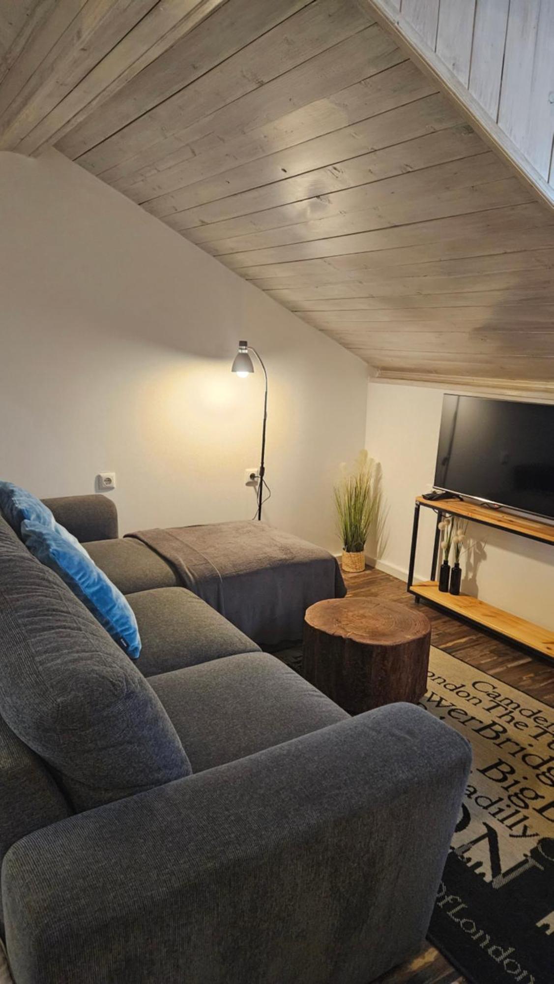Studio Apartman Gradna ซาโมบอร์ ภายนอก รูปภาพ